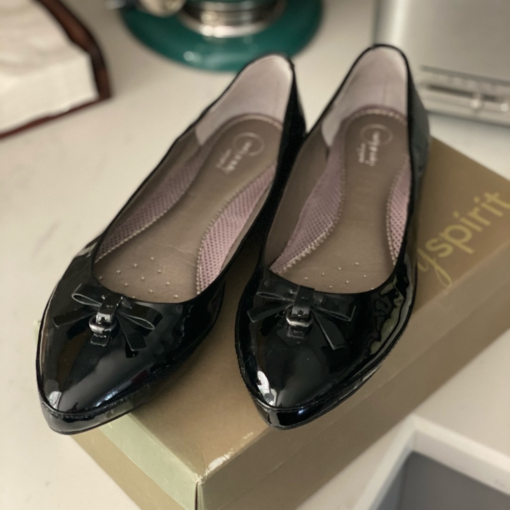 Easy Spirit Flats